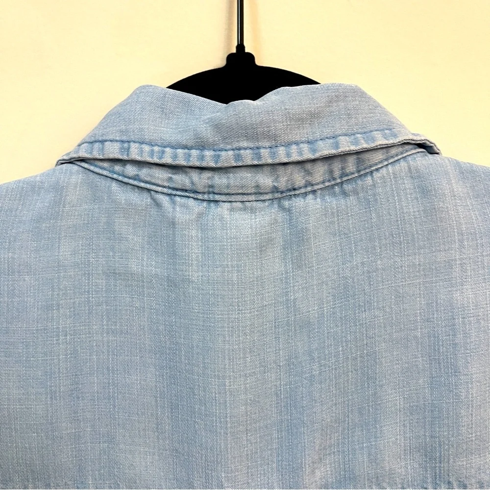 Forever 21 Women’s Button Down Denim Shirt in Size Medium - Picture 6 of 10